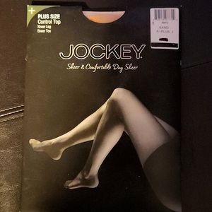 4 PAIRS ...JOCKEY Sheer & Comfortable Day Sheer PLUS 2 SIZE  Control Top  SAND